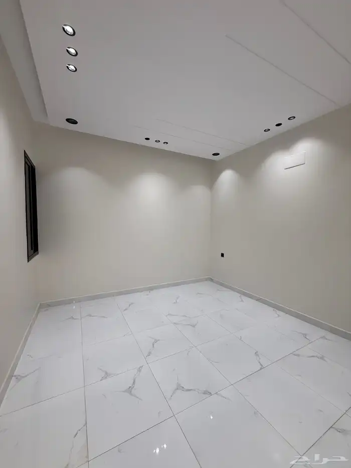 للبيع شقق علويه بمصعد وسطح خاص علي طريق ابها الخميس 14