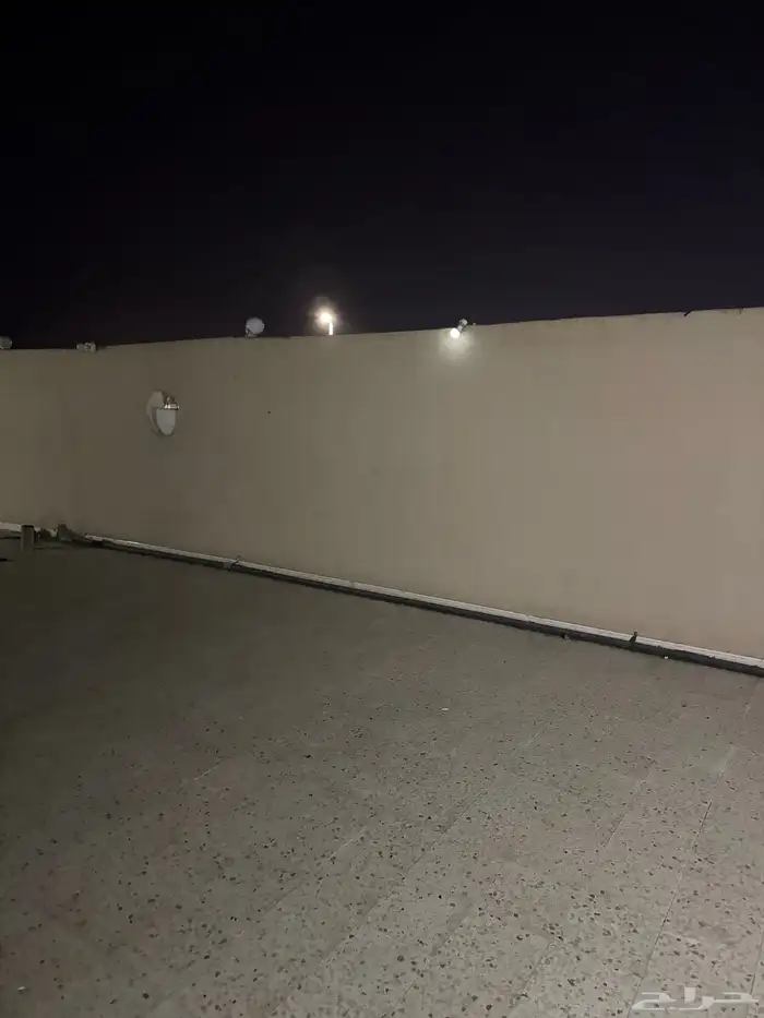 شقة ملحق غرفتين مع (سطح ) 10