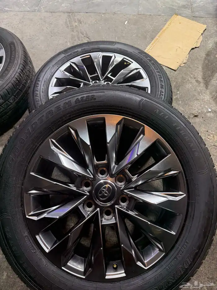 جنوط جيب لاند كروزر مقاس 20 اصلي وكاله مع كفرات دنلوب 4