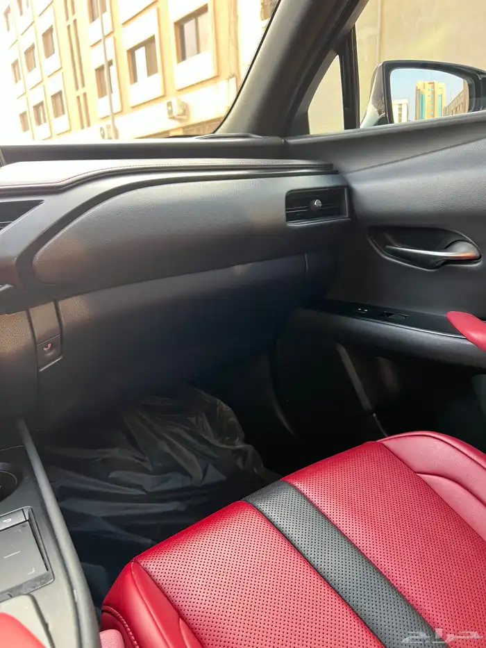 لكزسUX موديل 2019 فل كامل بنزين 33