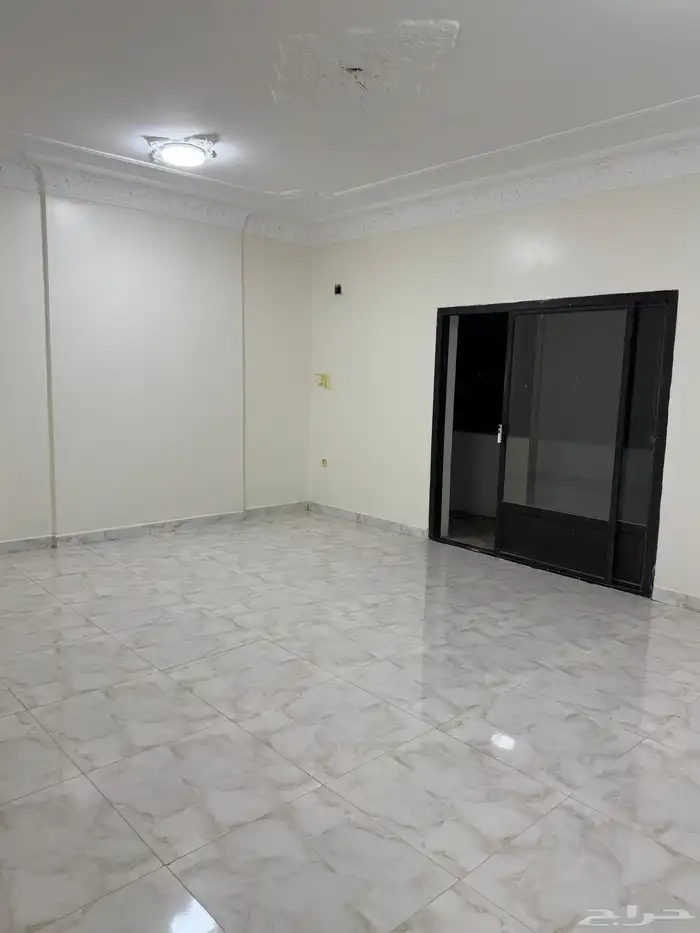 شقه عوائل للإيجار جده حي الجامعه 10