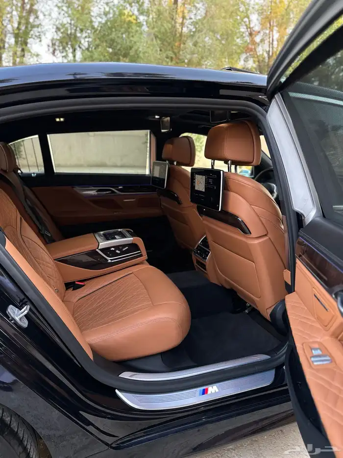 بي ام 740i 2021 ام كت 43