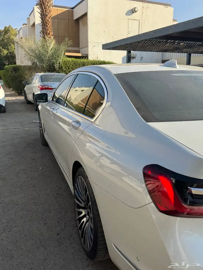 بي ام دبليو 2020 فئة 750 Li 1