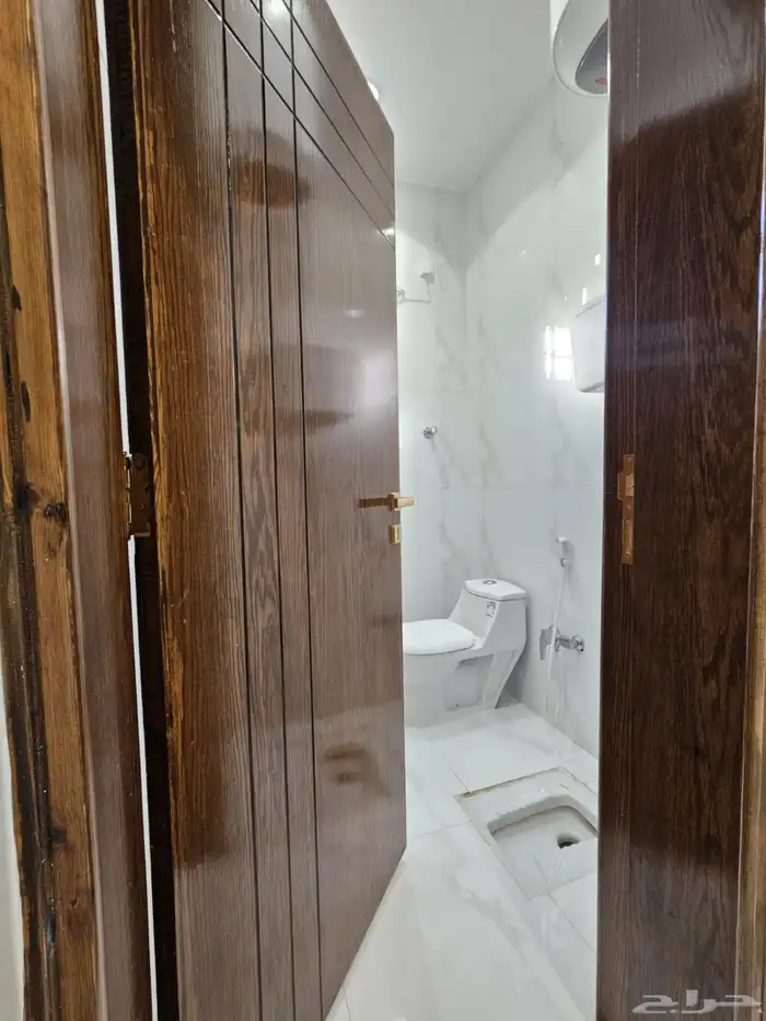 للبيع شقه ارضيه ببايكة سيارة وحوش وسيع ف ابها حي الزهور 16