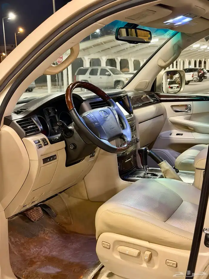 جيب لكزس LX570 فل كامل DD موديل 2010 نضيف 11