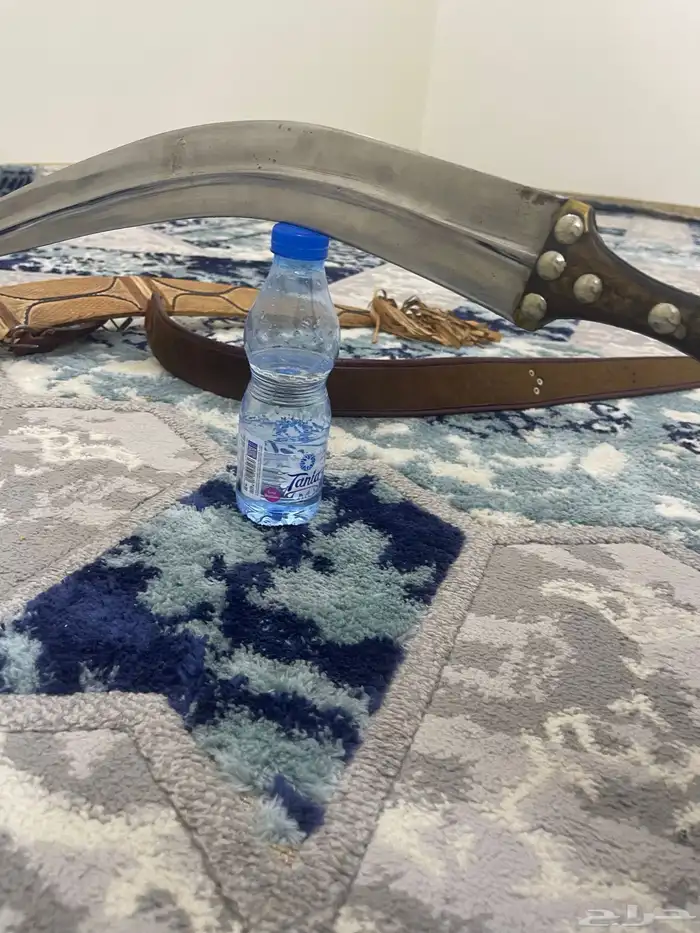 جنبيه مبروقه تاقف على حدها 0