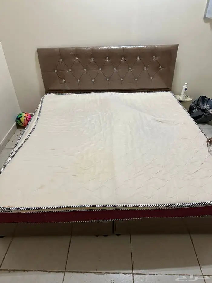 سرير مع مرتبته 1