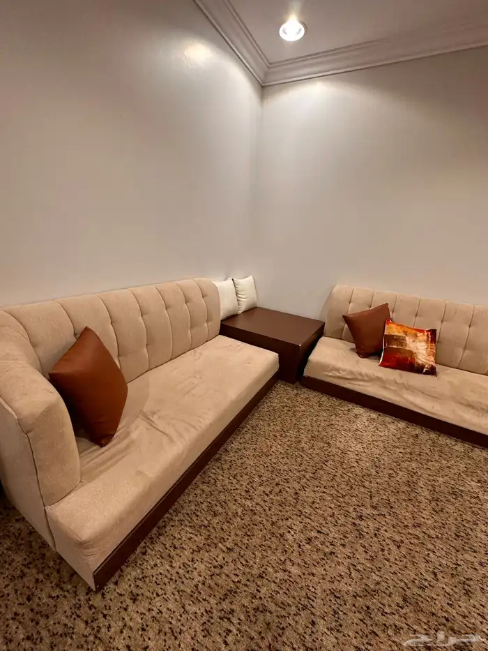 كنب مجلس مع طاولتين زوايا 0