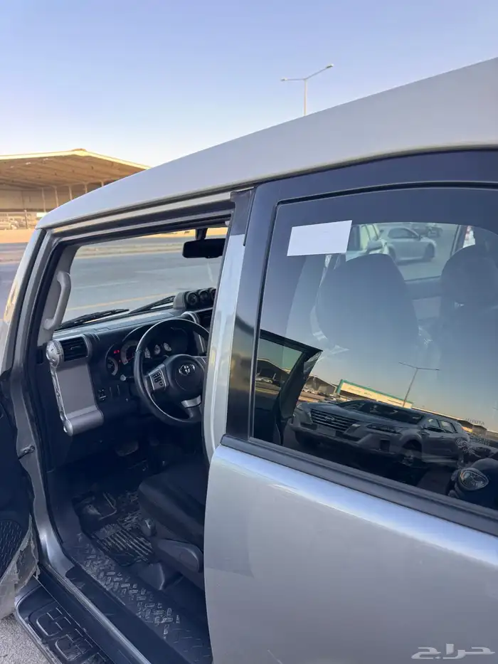 للبيع تويوتا اف جي 2010 - مخزن عداد 40 الف فقط 12