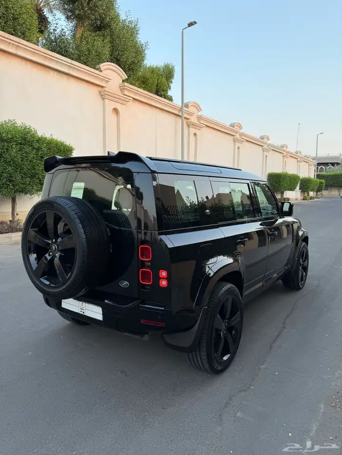 للبيع ديفندر 2023 6 سلندر HSE 110 3