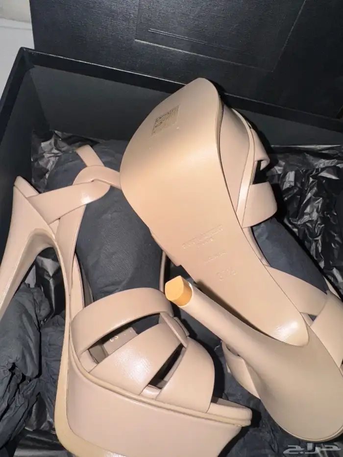 كعب سان لوران لون بيج جديد غير مستعمل 3