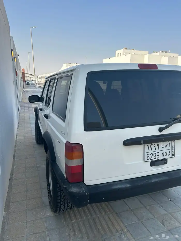 جيب شيروكي ابيض موديل 99 قير عادي 3