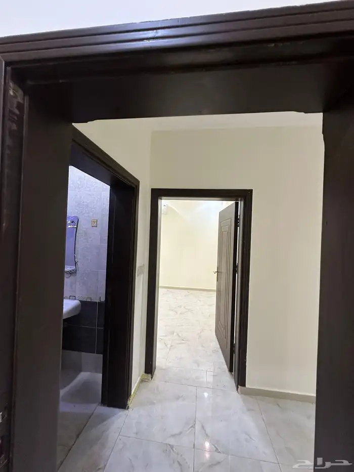 شقة للبيع 5 غرف مدخلين بطحا قريش خلف وطني 6