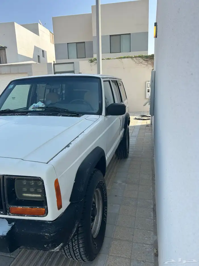 جيب شيروكي ابيض موديل 99 قير عادي 1
