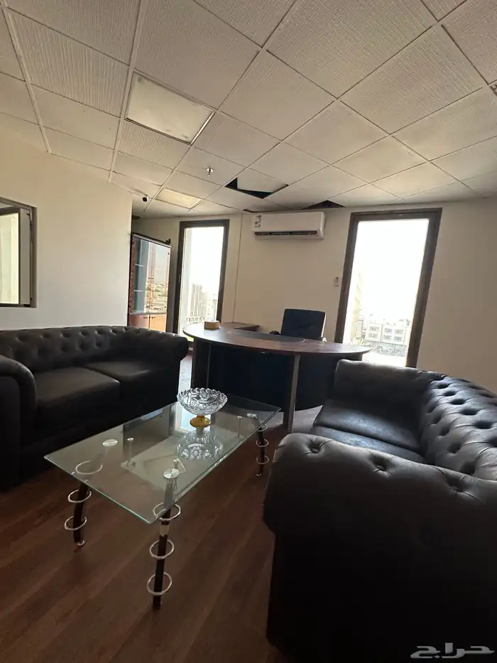 مكتب لتقبيل 2