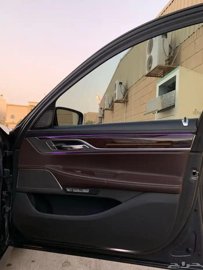بي ام 740Li 2016 33