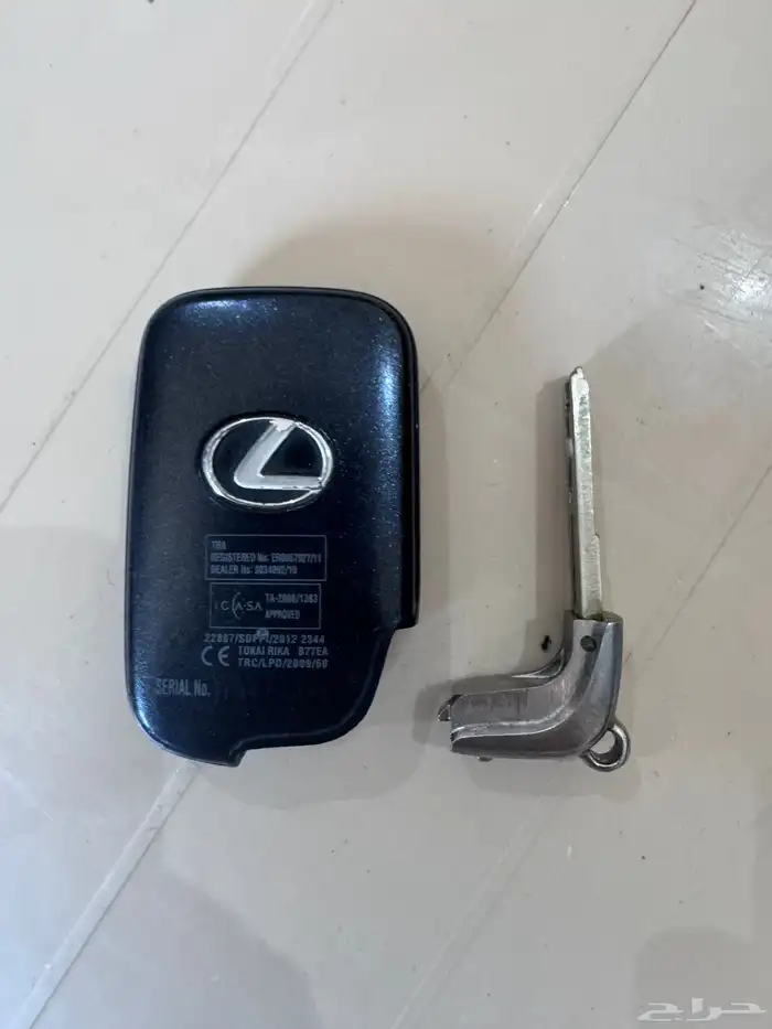 مفتاح لكزس أصلي نظيف على السوم 2