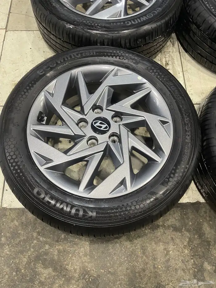 طقم جنوط مع كفراته النترا 2025 فكها اصفار 20