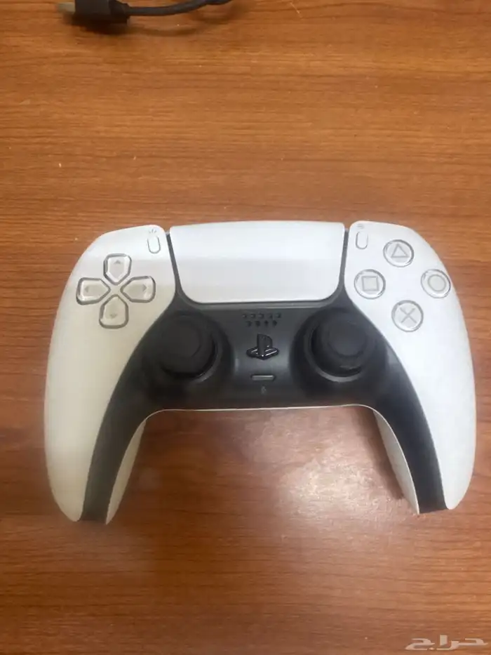 بلايستيشن 5 (نسخة الديسك) للبيع مستعجل 1