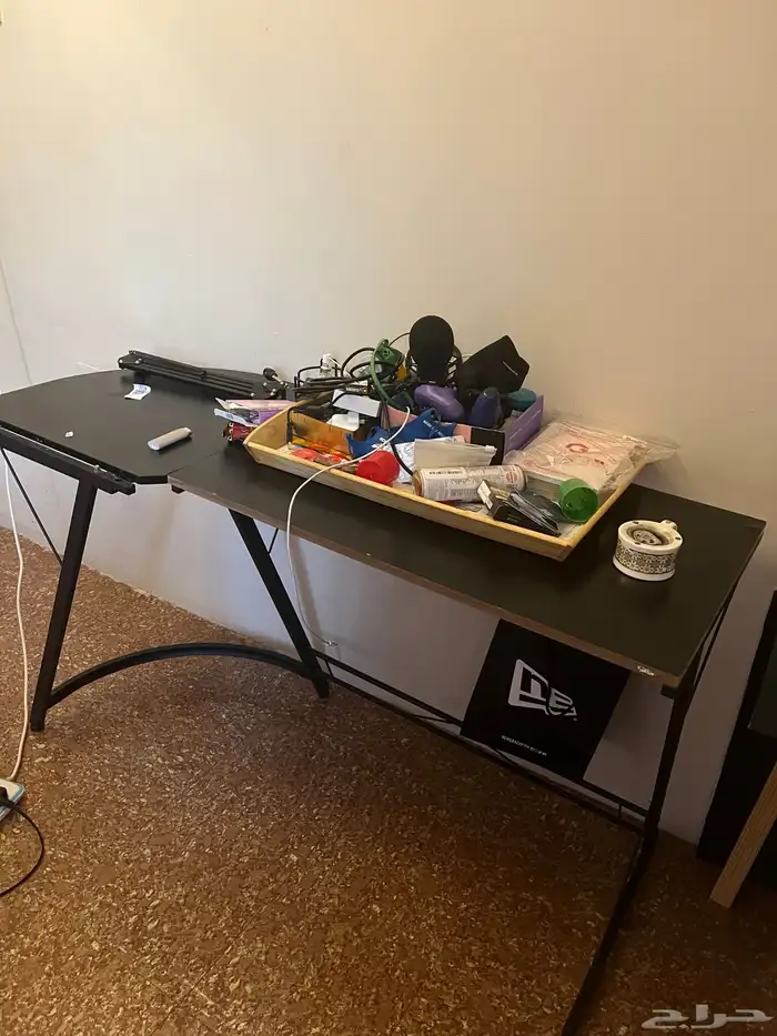 طاولة كمبيوتر مستعمله على السوم بالرجاء على الخاص 0