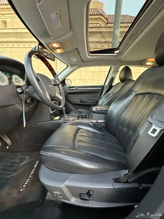 كرايزلر C300 2008 فل كامل نظيف للبيع 8