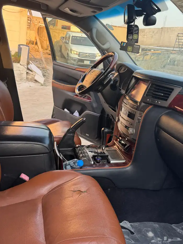 جيب لكزز 2015 شبه مخزن نضيف اسود سبورت بريمي 1