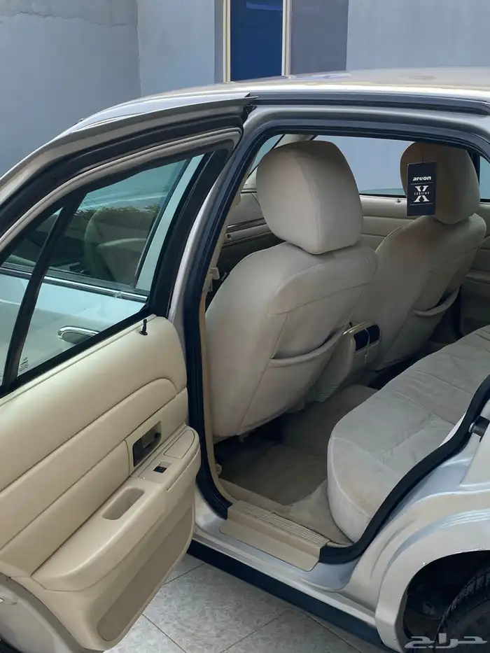 فورد كراون فكتوريا 2011 نظيف مشروط 10