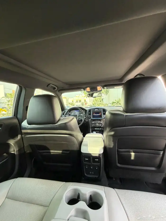 للتنازل كرايسلر 2021 300S ابيض بدون مقابل 28