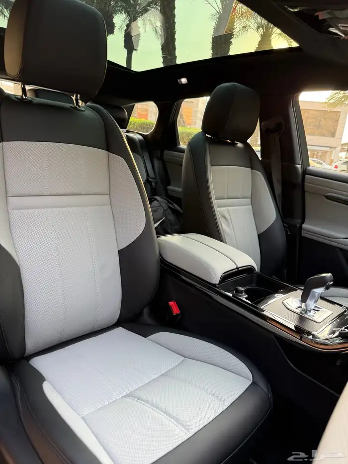 لاند روفر ايفوك ممشى 800 كيلو R-Dynamic 2023 18