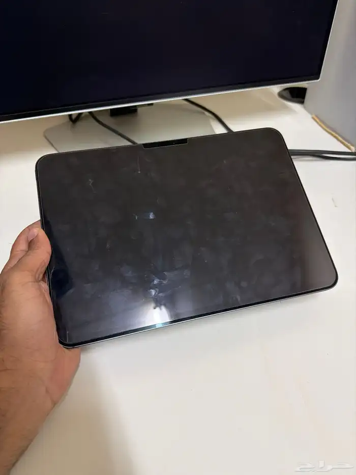 ايباد برو m4 11 انش مع ماجيك كيبورد 0