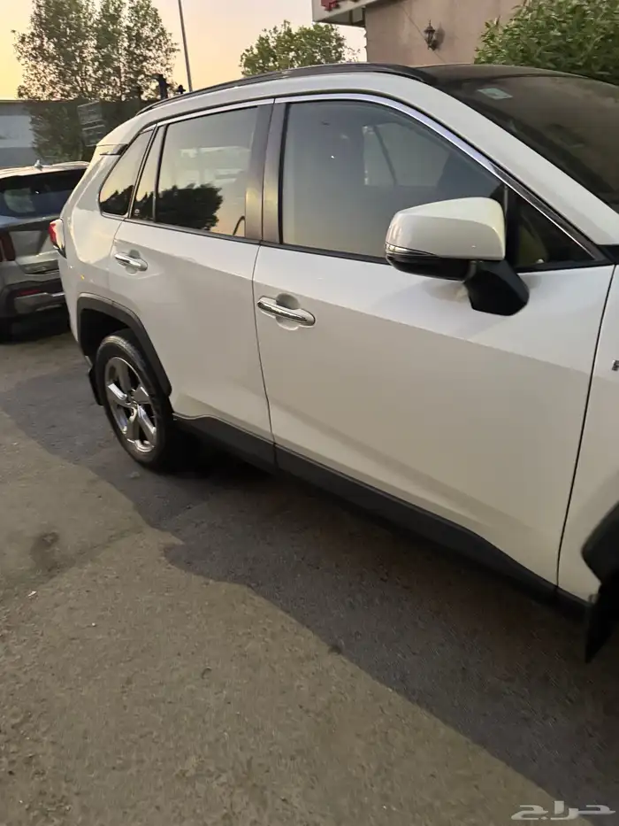 RAV4 2021 white hybrid Ltd 2