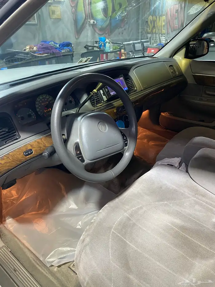 للبيع فورد جراند ماركيز 4