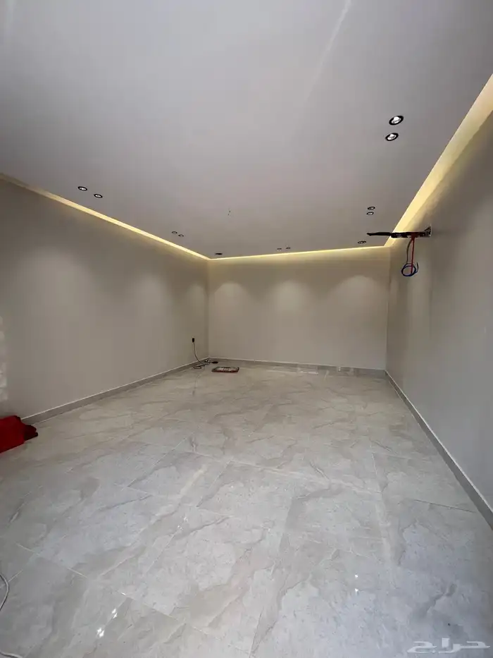 للبيع دور في العزيزية على شارعين شغل فاخر 15