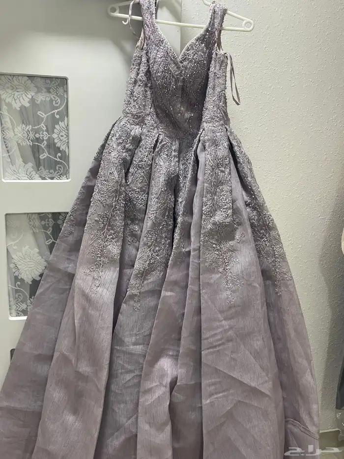 مجلس ارضي مع ستاره بدون فرشه مع فستان زواج ملبوس بس ساعتين 0