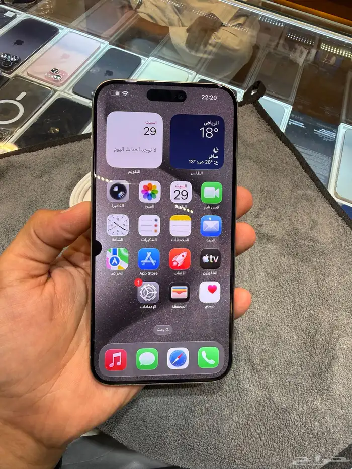 آيفون 15 برو ماكس 256 قيقاء نضيف جدا  ولا حكة وكالة 9