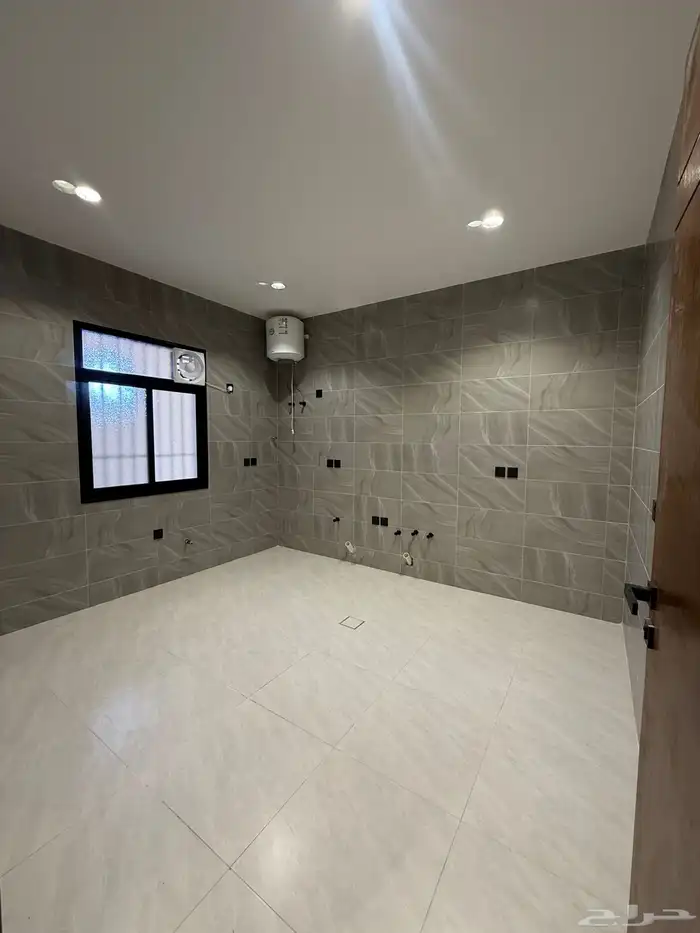 للبيع ارواف علويه وشقق ارضيه ببايكة سيارة ف احد رفيده 8