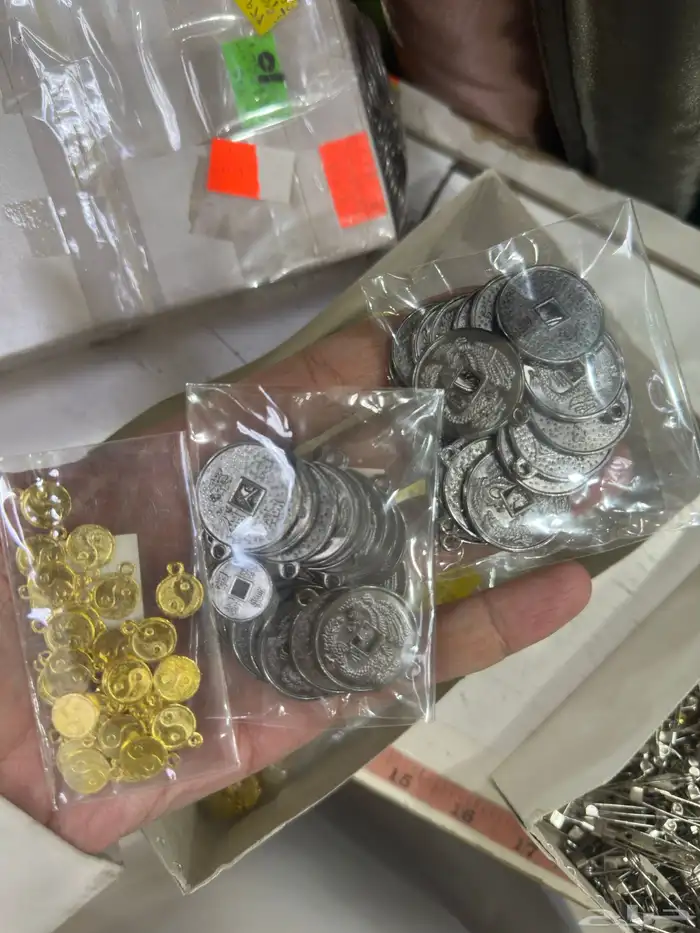 اكسسوارات منوعه شنط وحلقات وتقفيلات وبكلات احزمه اجراس جرس 32