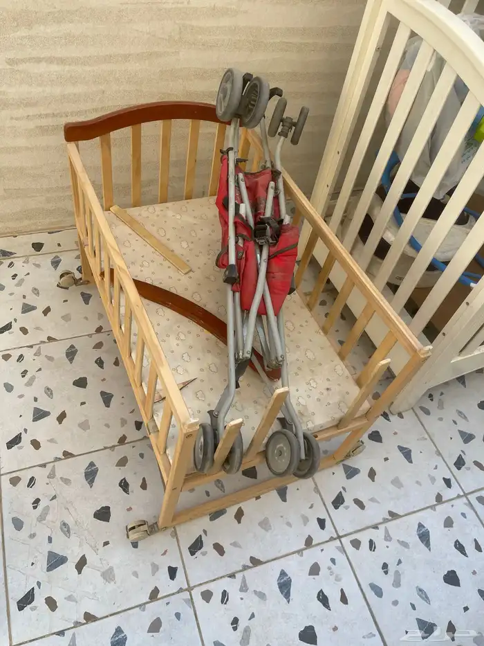 سرير و مشايه و كرسي اطفال للبيع مستعمل 1