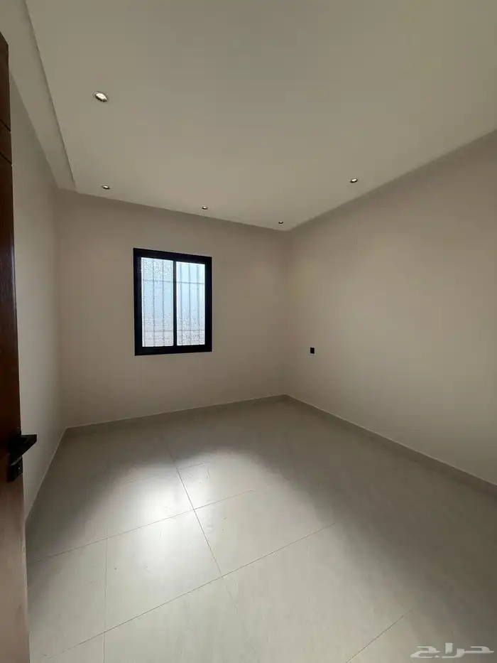 للبيع ارواف علويه وشقق ارضيه ببايكة سيارة ف احد رفيده 39