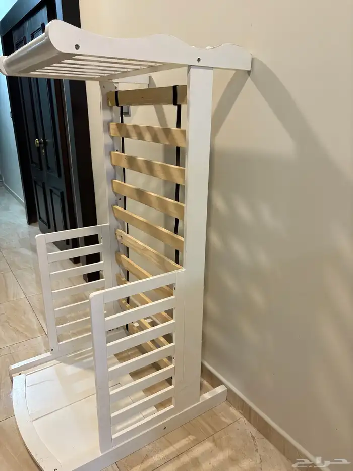 سرير أطفال من سنتربوينت مستعمل استعمال خفيف 1