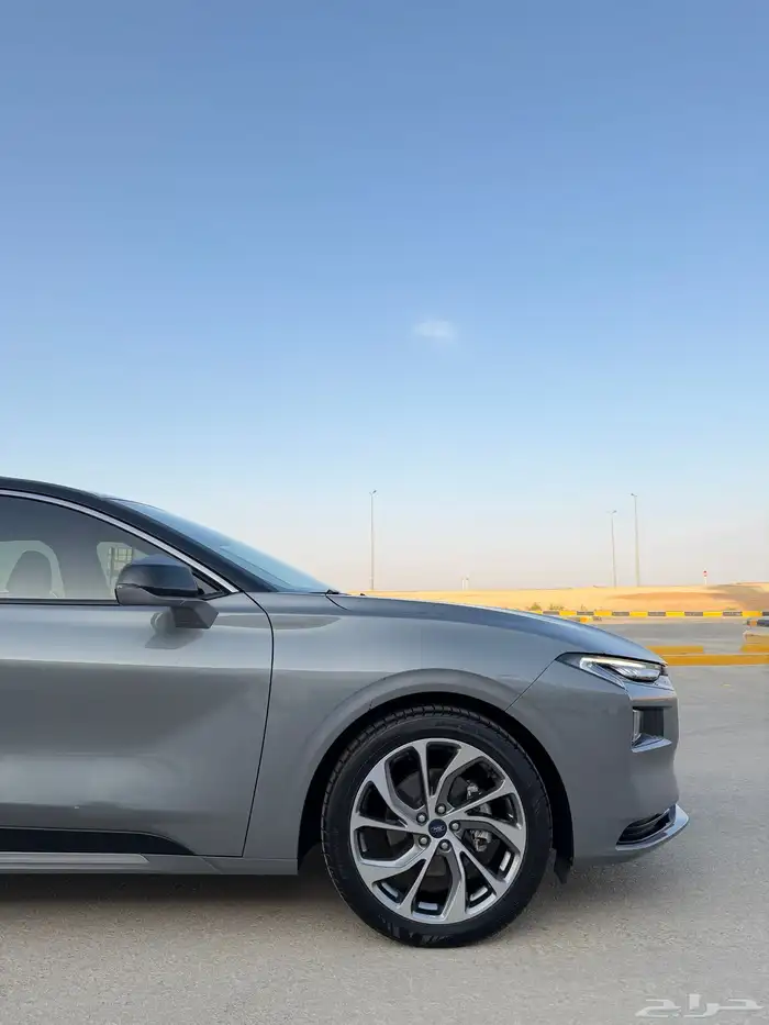 فورد تورس 2024 فل كامل تيتانيوم 35