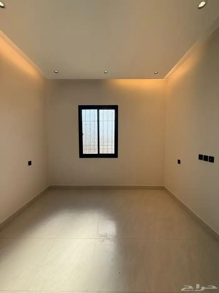 للبيع ارواف علويه وشقق ارضيه ببايكة سيارة ف احد رفيده 25