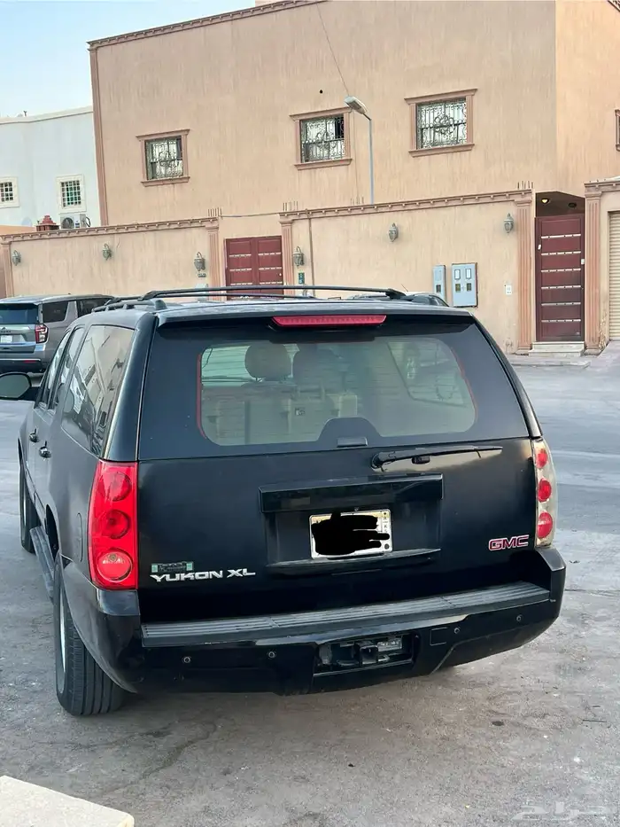 يوكن 2013 XL اسود نظيف 4