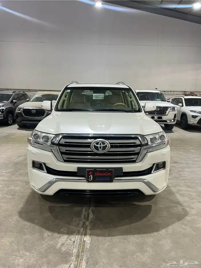 تويوتا لاندكروزر 2017 GX.R V8 فل كامل شبه جديد 0