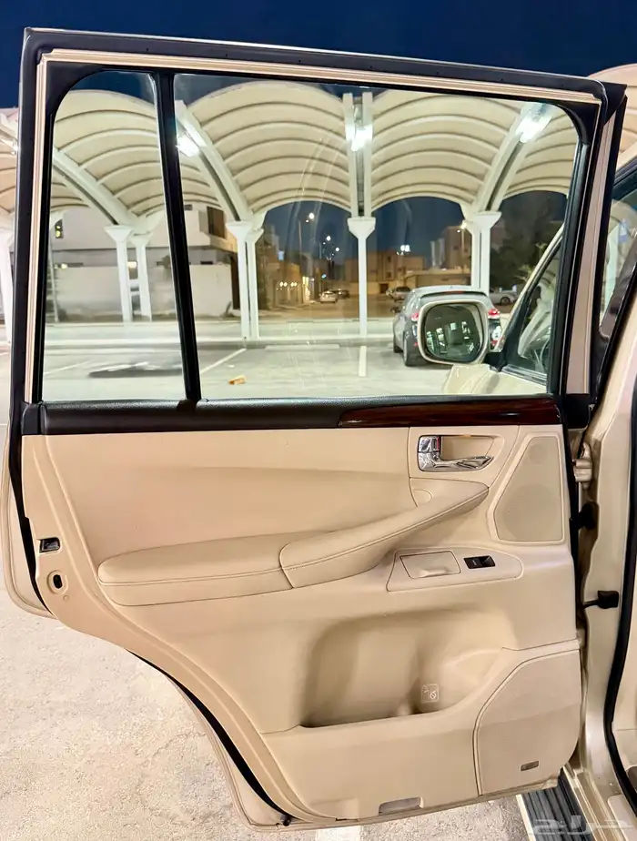 جيب لكزس LX570 فل كامل DD موديل 2010 نضيف 26
