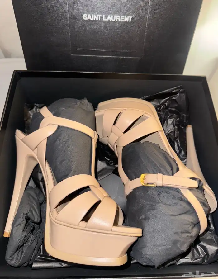 كعب سان لوران لون بيج جديد غير مستعمل 0