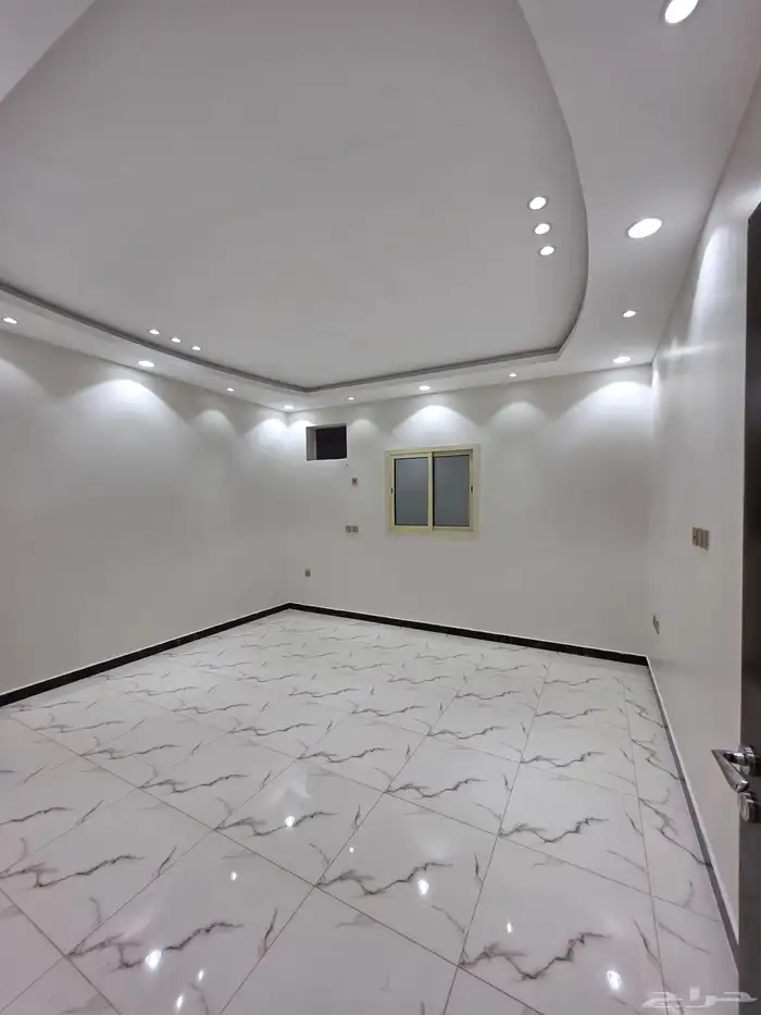 شقة دور اول بمخطط الموسى بخميس مشيط 5 غرف 8