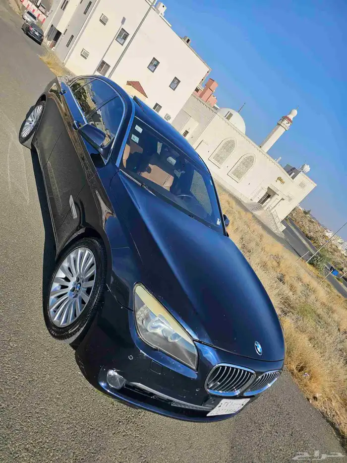 بي ام دبليو 2010 740li العداد 221500 3
