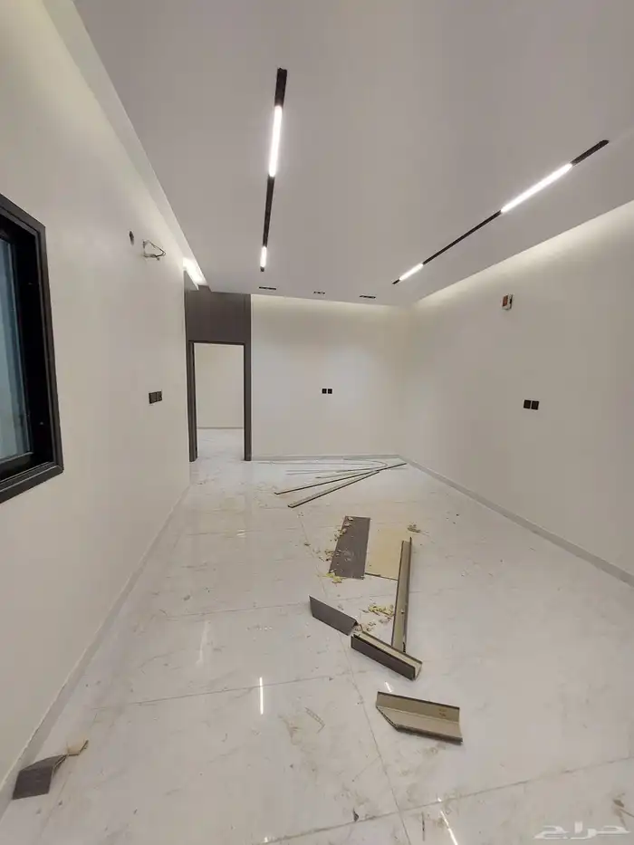 للبيع ملحق تمليك حي احد جديد 6 غرف وصالة ومطبخ و2سطح خاص 12