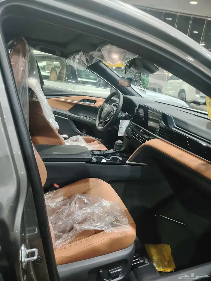 كامري جراندي البنزين باللون المميز التيتانيوم 2500 سي سي 8